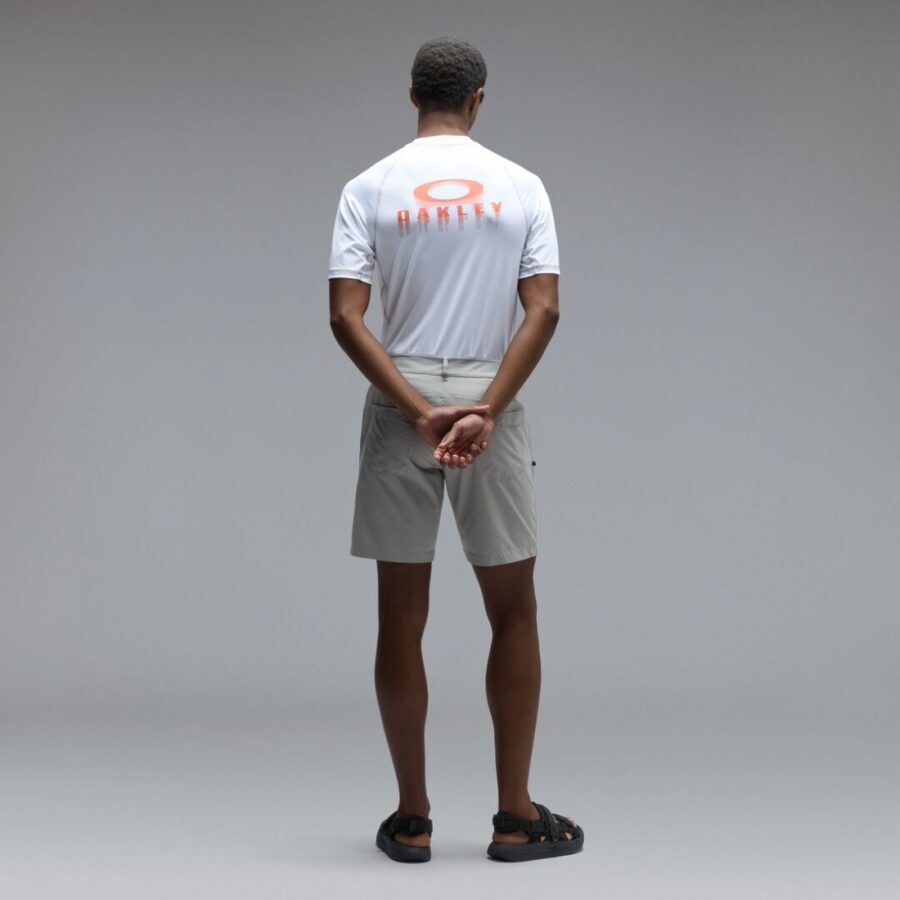 BASELINE HYBRID 18 SHORT
